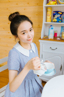 邻居漂亮的妻子